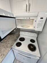 423 E Sears St-Unit -Back House in Denison, TX - Building Photo - Building Photo