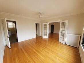 2352 N Spaulding Ave in Chicago, IL - Building Photo - Building Photo
