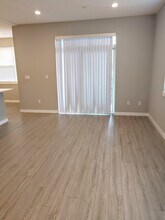 1906 SE Tacoma St, Unit 8118-C in Portland, OR - Building Photo - Building Photo