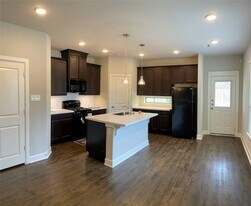 285 Woodland Hills Dr, Unit A in Conroe, TX - Building Photo