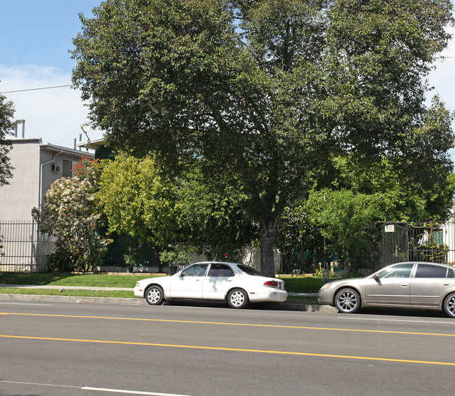 17939 Roscoe Blvd in Northridge, CA - Building Photo - Building Photo