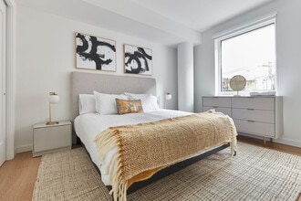 1b Marshall Dr in Hoboken, NJ - Foto de edificio - Building Photo