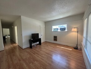 3904 N Albina Ave in Portland, OR - Building Photo - Building Photo