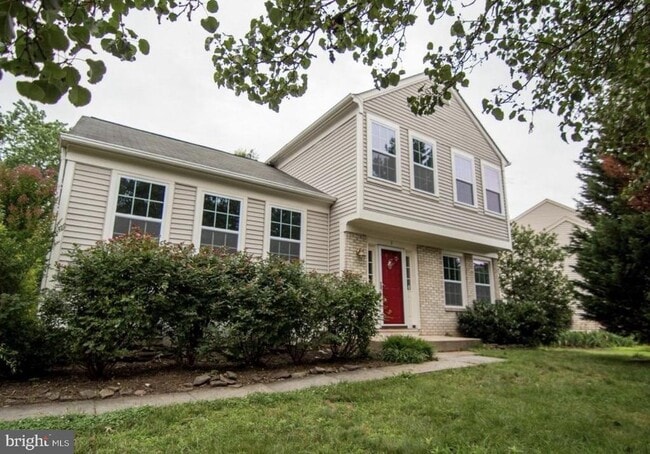 property at 8 Worthington Ct
