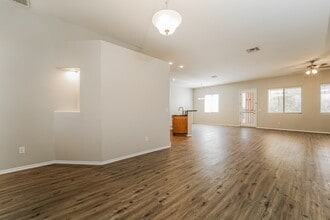 5115 W Wild Burro Spring Dr in Marana, AZ - Foto de edificio - Building Photo