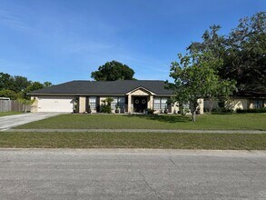 7216 Woodbrook Dr in Tampa, FL - Building Photo - Building Photo