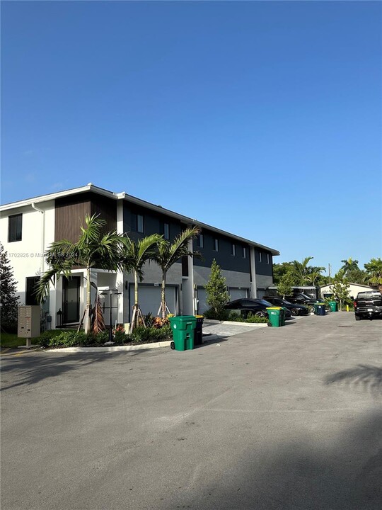 4661 SW 32nd Ave in Fort Lauderdale, FL - Building Photo