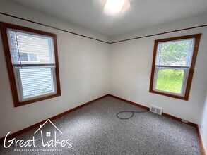 6871 Republic Ave in Warren, MI - Building Photo - Building Photo