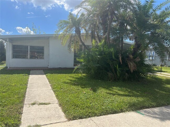21923 Buxton Ave in Port Charlotte, FL - Building Photo - Building Photo