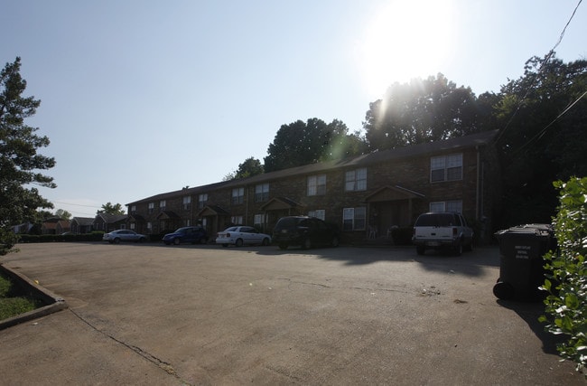 140 Darlene Dr in Clarksville, TN - Foto de edificio - Building Photo
