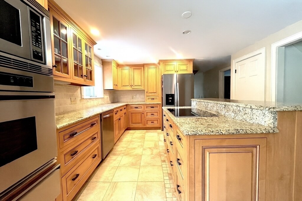 170 Saddle Hill Rd in Hopkinton, MA - Building Photo