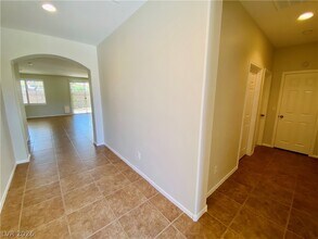 7621 Port Orchard Ave in Las Vegas, NV - Building Photo - Building Photo