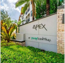 7926 NW 104th Ave in Doral, FL - Building Photo