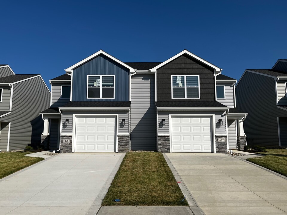 Copper Creek Villas in Fort Wayne, IN - Foto de edificio