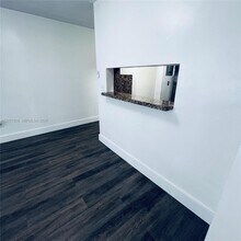 1945 NW 29th St in Miami, FL - Building Photo - Building Photo