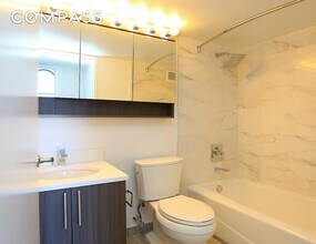 666 Greenwich St in New York, NY - Building Photo - Building Photo