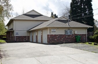 8912-8924 SE Lafayette St in Portland, OR - Building Photo - Building Photo