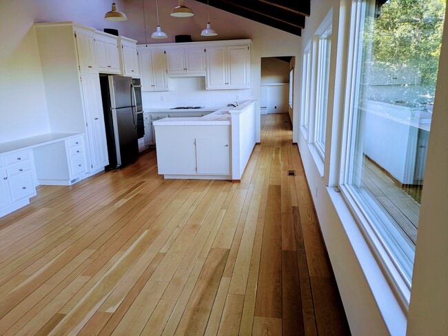 85 Woodside Dr in San Anselmo, CA - Foto de edificio - Building Photo