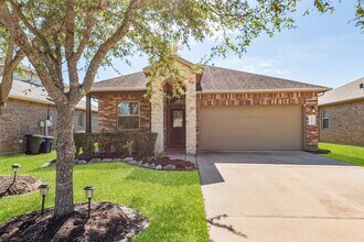 3205 Featherwood Ln in Dickinson, TX - Building Photo - Building Photo