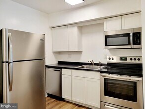 128 E Pall Mall St in Winchester, VA - Foto de edificio - Building Photo