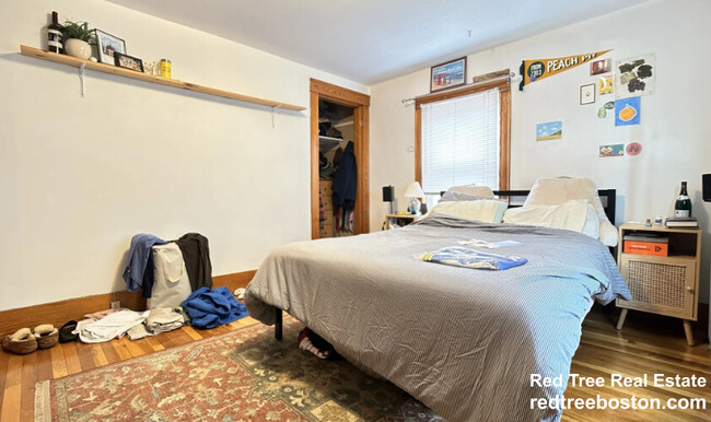 27 South Crescent Circuit, Unit A in Boston, MA - Foto de edificio - Building Photo