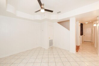 1000 Ranchway Dr, Unit 15 in Laredo, TX - Building Photo - Building Photo