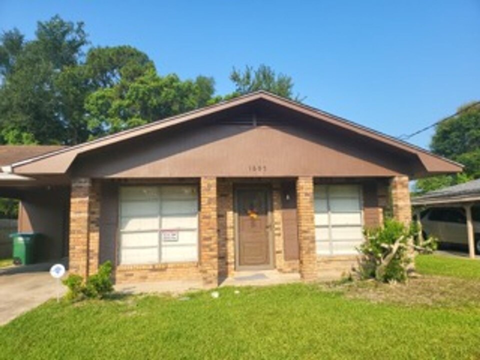 1605 Lewis Ave in Gulfport, MS - Building Photo