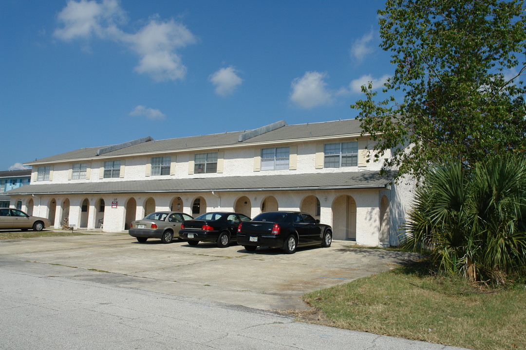 132 Caribbean St in Deltona, FL - Building Photo