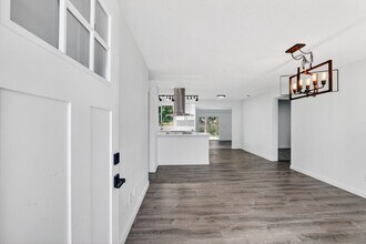 365 NE Palmblad Dr in Gresham, OR - Building Photo - Building Photo