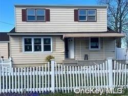 438 51st St in Lindenhurst, NY - Foto de edificio