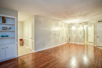 2574 Marilee Ln in Houston, TX - Building Photo - Building Photo