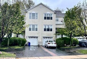 590 Beachway Ave in Keansburg, NJ - Building Photo