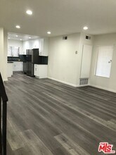 1010 4th St-Unit -6 in Santa Monica, CA - Building Photo - Building Photo