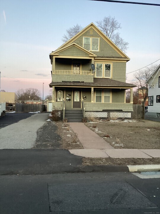 58-60-60 Elmer St in East Hartford, CT - Building Photo