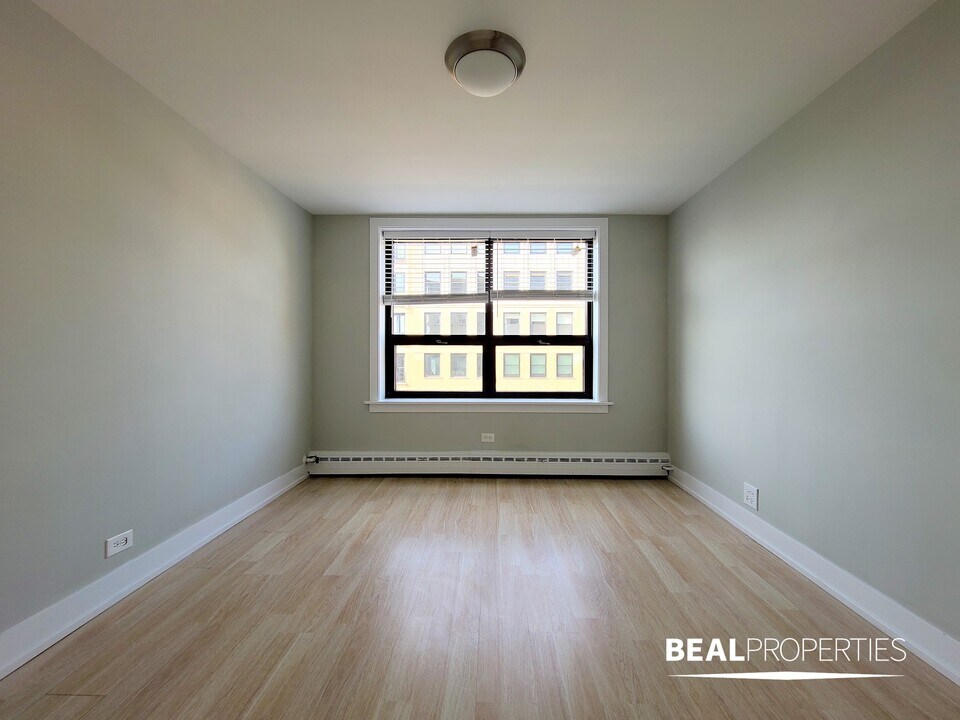 443 W Wellington Ave in Chicago, IL - Building Photo