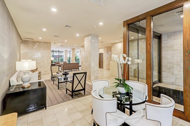 14 Greenway Plz, Unit 23N in Houston, TX - Building Photo - Building Photo