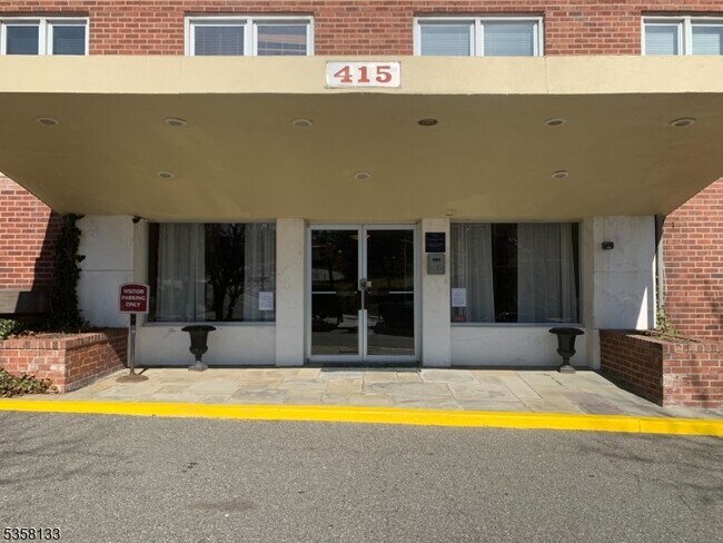 415 Claremont Ave in Montclair, NJ - Building Photo - Building Photo