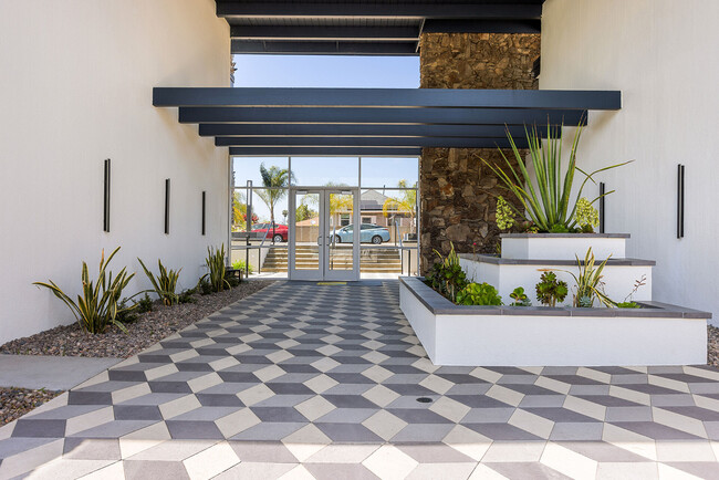 State in San Diego, CA - Building Photo - Building Photo