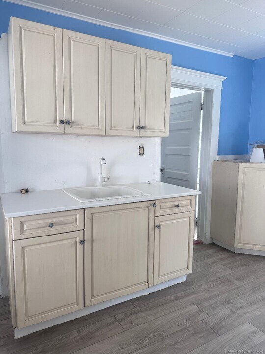 86 Wooster St-Unit -1 in Shelton, CT - Building Photo