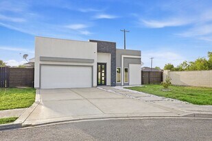 4000 S Las Nubes St, Unit 11109 in Pharr, TX - Building Photo