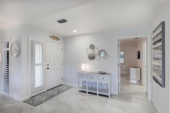 6 Lexington Ln E, Unit 0064 in Palm Beach Gardens, FL - Foto de edificio - Building Photo