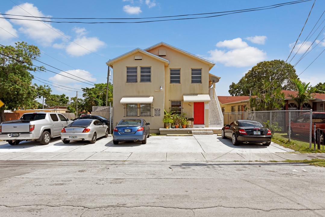 2900 SW 3rd St in Miami, FL - Building Photo