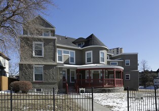 Oakland Square in Minneapolis, MN - Foto de edificio - Building Photo