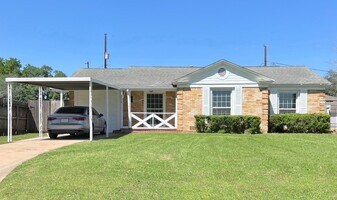 2218 2nd St in Galena Park, TX - Building Photo