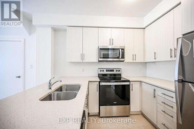 590-590 N Service Rd in Hamilton, ON - Building Photo - Building Photo
