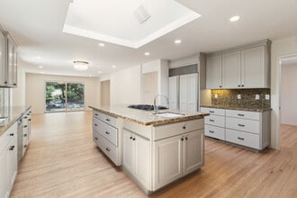 26530 Conejo Ct in Los Altos Hills, CA - Building Photo - Building Photo