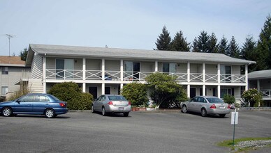 Rainier Court Townhomes in Fircrest, WA - Foto de edificio - Building Photo