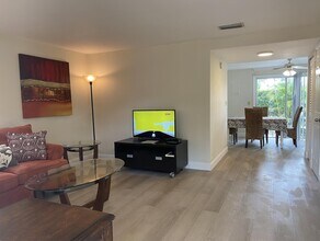 13472 Old Englishtown Rd in Wellington, FL - Building Photo - Building Photo