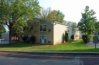 Plymouth Gardens in Conshohocken, PA - Building Photo - Building Photo