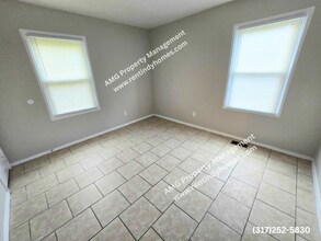 6519 E Hampton Dr in Indianapolis, IN - Building Photo - Building Photo